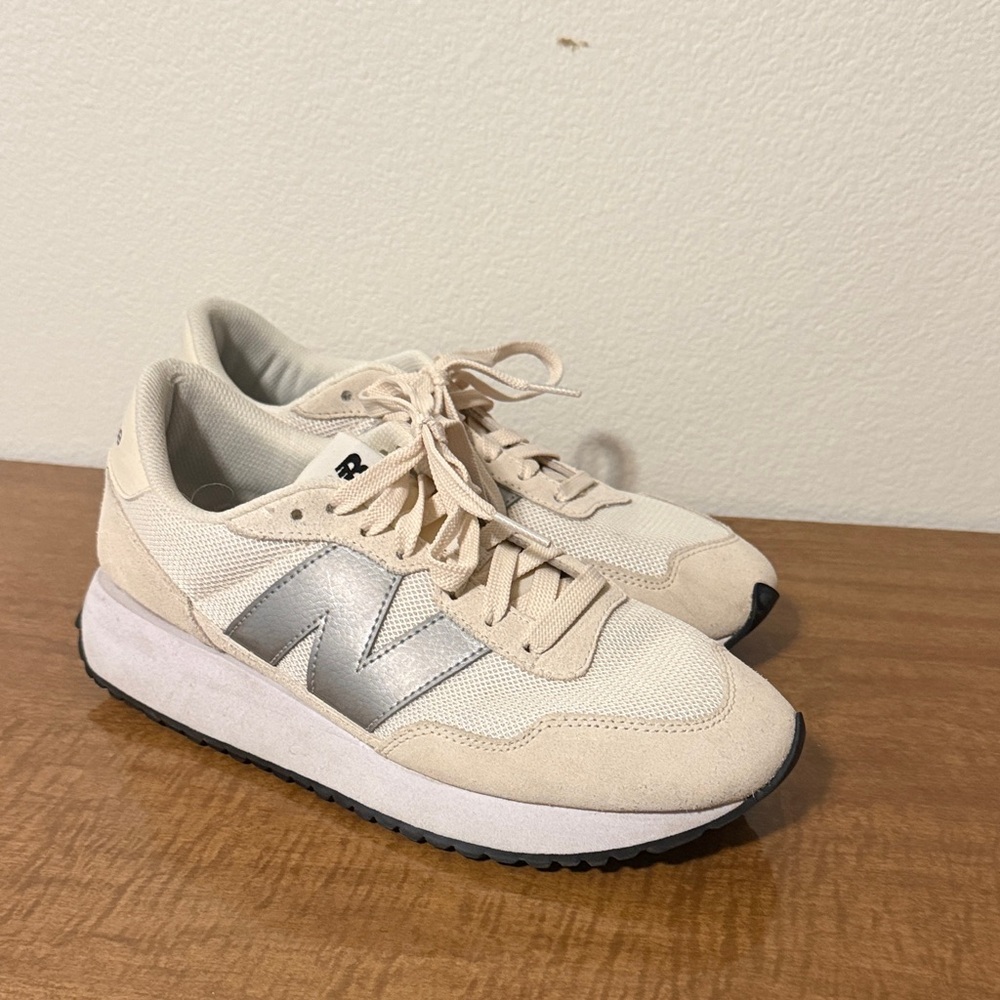 New Balance Women's 237 size 9.5 women’s Beige and Silver Sneakers